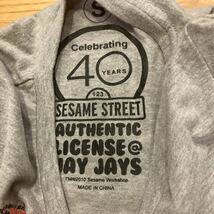 中古 Tシャツ セサミストリート 40周年記念　送料¥185半袖Tシャツ プリント エルモ　グレー　S_画像4
