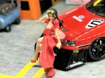 1:64　セクシー美女　ボイン　巨乳　イベントガール　フィギュア　トミカサイズ　ジオラマ　MINI GT LBWK 日本未発売ミニカー MATTEL_画像7