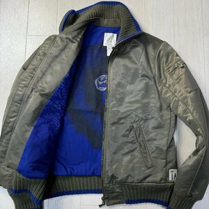 美品/M-L相当★ディーゼル/DIESEL 裏地プリント リブニット ケーブル編み フライトジャケット ブルゾン 裾ワッペン 光沢感 メンズ カーキ