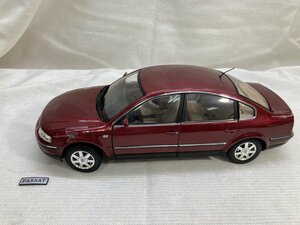 上海フォルクスワーゲン PASSAT パサート ミニカー 模型 1/18 部品脱落あり 保管品[19487