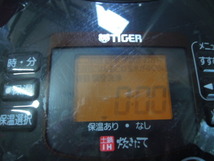 (TS) タイガー 土鍋IH炊飯ジャー 　炊飯器 　5.5合炊き J　KN-10BK　 2014年製 　ジャンク_画像3