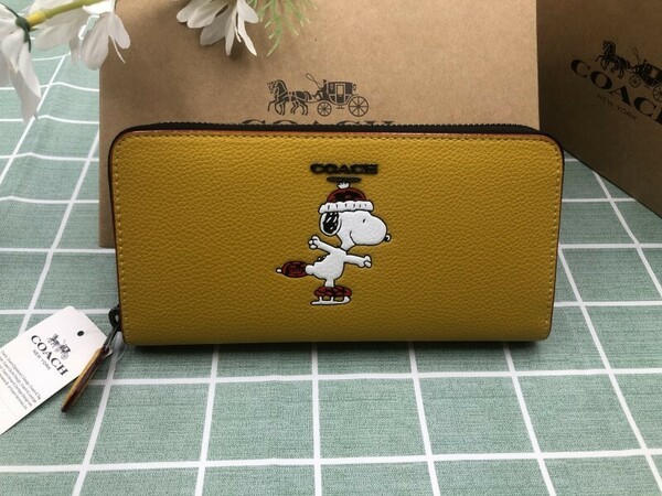 コーチ COACH 財布 長財布 SNOOPY スヌーピー 新品 未使用 レザー ブランド　レディース ウォレット プレゼント ラウンドファスナー C090