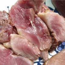 旨味の強い、炙り「鶏刺し、モモ肉421g」国産、長期飼育で味の濃い熟鶏を使用　-鶏タタキ-_画像3
