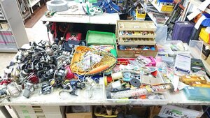 ●大量 まとめ売り 釣具 釣り具 リール エギング ルアー ワーム 消耗品 海釣り バス釣り 【10559785】