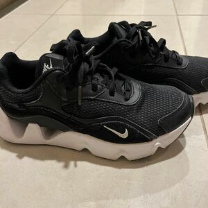 NIKE スニーカー　24センチ　CU4874-001