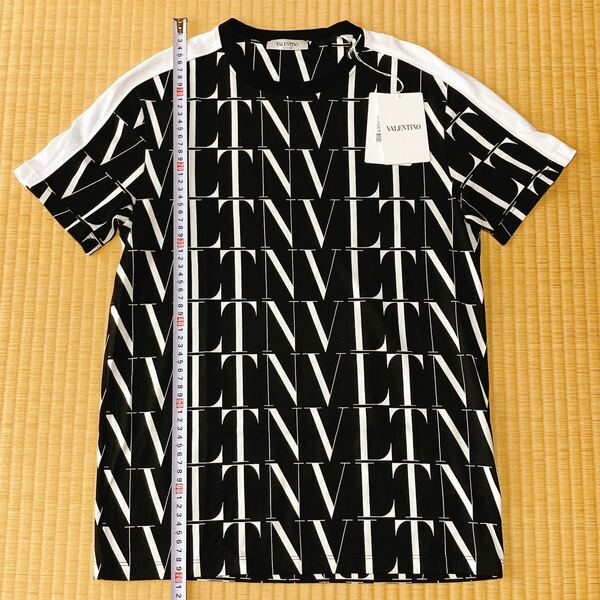 定価約8万円タグ付き新品！　ヴァレンティノ　VLTN 総ロゴTシャツ　サイズXS