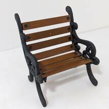 a680【ミニチュア】鉄＋木製 ミニチュアベンチ 椅子 ドール用小物 アンティーク　中古_画像1