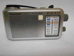 【美品】Panasonic パナソニック 防災用ラジオ 手回し充電 ブザー ダイヤル照明付 FM/AMラジオ RF-G77　ストラップ付