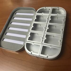 * ho i tray .. алюминиевый рыбалка fly box легкий compact . большая вместимость очень удобный. 