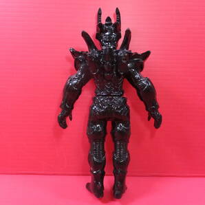 BANDAI バンダイ 2013 中国製 ウルトラ怪獣500 ダークルギエル ソフビ フィギュア 高さ約14.5cm ライブサイン付き 中古の画像4