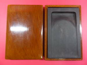 中国　書道具　硯　木箱付き　硯本体の重さ約1030g　サイズ約17.8cm×約11.2cm×約2cm　中古