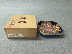 【未使用品】深川製磁 飾り皿　染錦鳳凰唐草　角４号飾皿 (管理番号：049102）