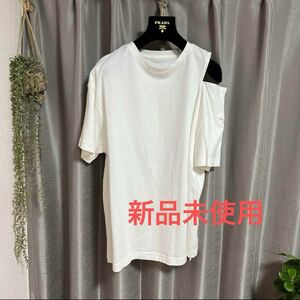 新品未使用☆titivate 肩開き　カットオフショルダー　Tシャツ　トップス白 カットソー ホワイト