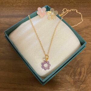 アメジストのお花のネックレス　K16GP ハンドメイド