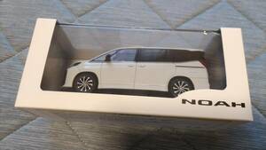 新品・非売品！TOYOTA NOAH トヨタ ノア ミニカー 1/30 スケール ダイキャスト製 070　ホワイトバルーンクリスタルシャイン