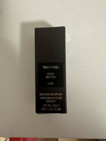 トムフォード　TOM FORD 香水サンプル　2ml 人気OUD WOOD 匿名発送　送料無料