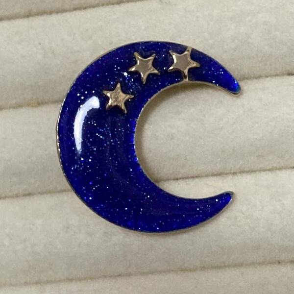新品 月のブローチ 青い月と星 メルヘン 綺麗なブルー ゴールド色 スター ラメ　三日月
