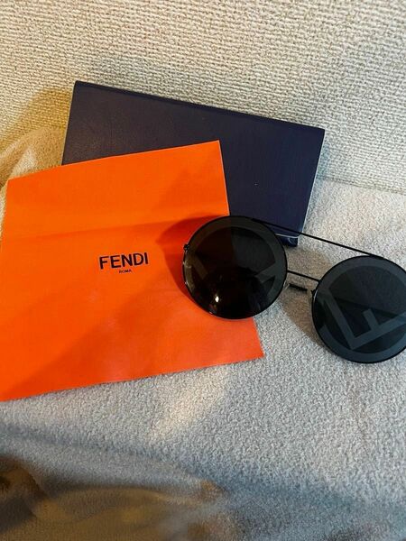 最終値下げ！Nissy着用　フェンディ ラウンドブリッジフレームサングラス ブラック FF0285/S ケース付 FENDI 