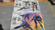 バンダイ HG マクロスプラス 1/100 YF-19 と YF-21 の2個セット 水転写デカール付き　_画像1