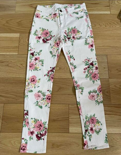 ローリーズファーム スキニー ストレッチパンツ 花柄