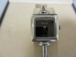 GUCCI 1900L バングルウォッチ クォーツ 腕時計 スクエア レディース 稼働品