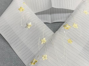 新柄！夏物先取りセール　　絽の涼しげな夏の洗えるポイント刺繍半衿（花柄／イエロー）