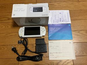 PSP3000本体(ホワイト) 外箱、説明書、バッテリー、充電器、1MBメモリーカード付き、中古品(UMDソフト読込み時異音有り)