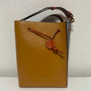 MARNI マルニ　ショルダーバッグ 斜め掛け レザー