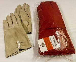 . leather gloves ( red ) free size ( unopened )+ high class suede leather gloves ( beige gray : lining Brown length : middle finger from 21. width 8cm beautiful goods ) set Ladies