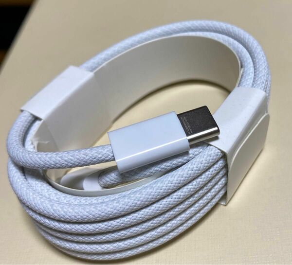 USB-C充電ケーブル（2m）新品 Apple(A2795) model iPhone15 Type-C to Type-C