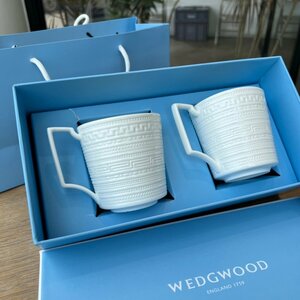 ウェッジウッド wedgwood　洋食器　ティーカップ　2点セット　浮き彫り　シンプル　ホワイト　インテリア　 お祝い　プレゼント　