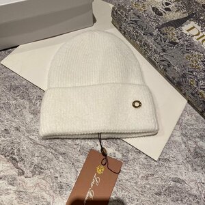 送料無料　Loro Piana　ロロピアーナ　秋冬新品　ニット帽子　男女兼用　アンゴラウサギの毛使用　ワンサイズ　2784