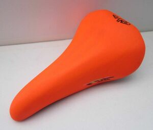 送料込・未使用【サドル】selle ITALIA（セライタリア）CANYONサドル　ネオンオレンジ90年代？