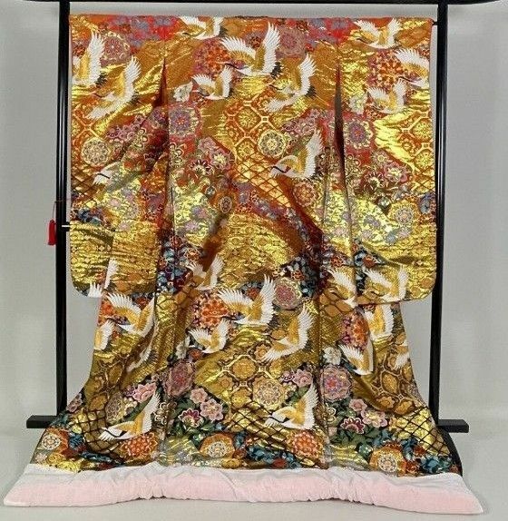 豪華刺繍　色打掛　和装　婚礼　結婚式　花嫁衣装　神社挙式　ブライダル　金彩　 正絹　着物