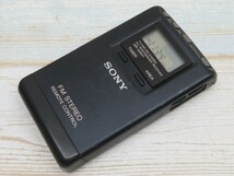 ★SONY SRF-M902V ポケットラジオ FM/AM ソニー 片耳イヤホン/電池付き 動作品 94711★！！_画像3