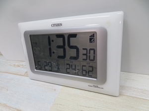 *CITIZEN 8RZ066-0 класть часы стена настенные часы RADIO CONTOROLLED дата / температура / влажность цифровой Citizen с батарейкой рабочий товар 95286*!!
