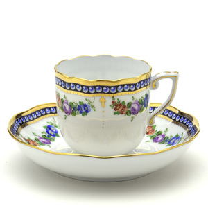 Art hand Auction Herend Coffee Cup & Saucer with Pearl Necklace Hand Painted Porcelain Western Tableware Signed by Master Painter Coffee Cup and Saucer Made in Hungary Brand New Herend, Tea utensils, Cup and saucer, Coffee cup