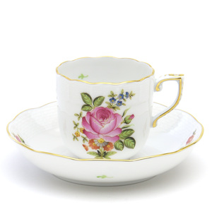 Art hand Auction Taza de café y platillo Herend Ramo pequeño de rosas (rosa) Taza de moca de porcelana pintada a mano Vajilla occidental Taza de café y platillo Diseño floral Hecho en Hungría Nuevo Herend, utensilios de té, taza y plato, Taza de café