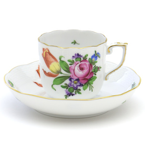 Art hand Auction Herend Kaffeetasse und Untertasse Blumenstrauß aus Tulpen (BT-2) Handbemalte Mokkatasse aus Porzellan, westliches Geschirr, florale Kaffeetasse und Untertasse, hergestellt in Ungarn, brandneues Herend, Tee-Utensilien, Tasse und Untertasse, Kaffeetasse