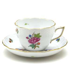 Art hand Auction Herend Multi-purpose Cup & Saucer Victoria Flowers and Butterflies Hand Painted Porcelain Tableware Coffee/Tea Cup Tableware Made in Hungary Brand New Herend, Tea utensils, Cup and saucer, coffee, Can also be used for tea