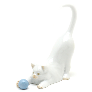 ヘレンド ネコのボール 猫 置物 ハンドペインティング 磁器製 フィギュリン 飾り物 キャット ハンガリー製 新品 Herend
