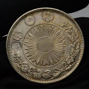 円銀特年 明治三年 品位銀900 銅100 美品 明治銀貨 27g H3の画像2