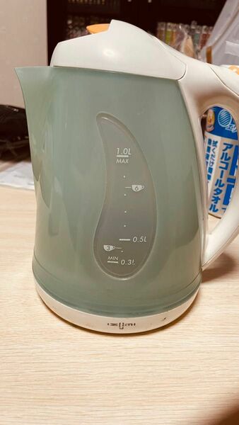 極美品！！電気ケトル1L 即沸き　izumi