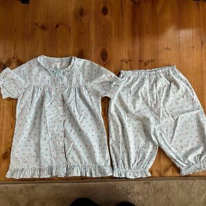 西松屋　半袖パジャマ　サイズ140