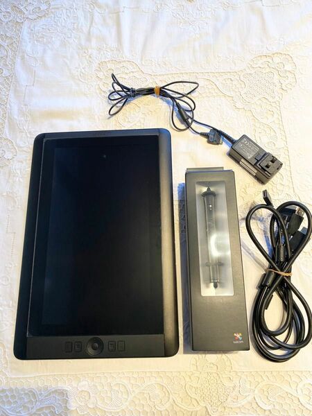 ペン新品！Wacom 液晶タブレット Cintiq 13HD DTK-1300/KD