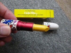 MAC lipstick se in to Mark s yellow 