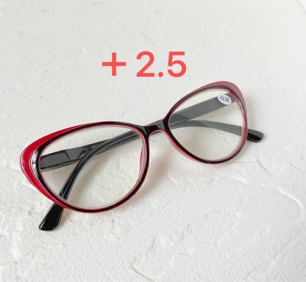 【新品　未使用】老眼鏡　＋2.5 シニアグラス　キャッツアイ　ブラック×レッド