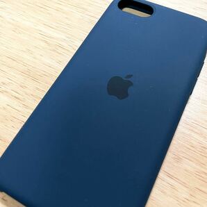 ★新品★ Apple アップル 純正 iPhone 7 / 8 / SE シリコンケース・アビスブルー 86B30の画像4