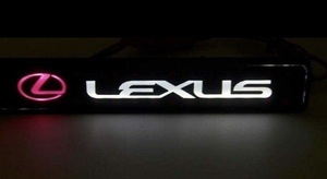レクサス　LEXUS　光るＬＥＤフロントグリルエンブレム