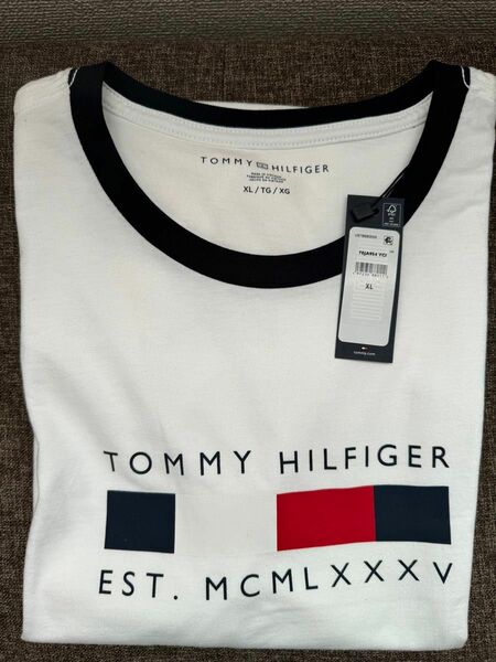 新品未使用【XL】トミーヒルフィガー　Tシャツ　ホワイト